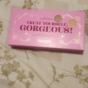 Benefit eyeshadow and mini blush palette